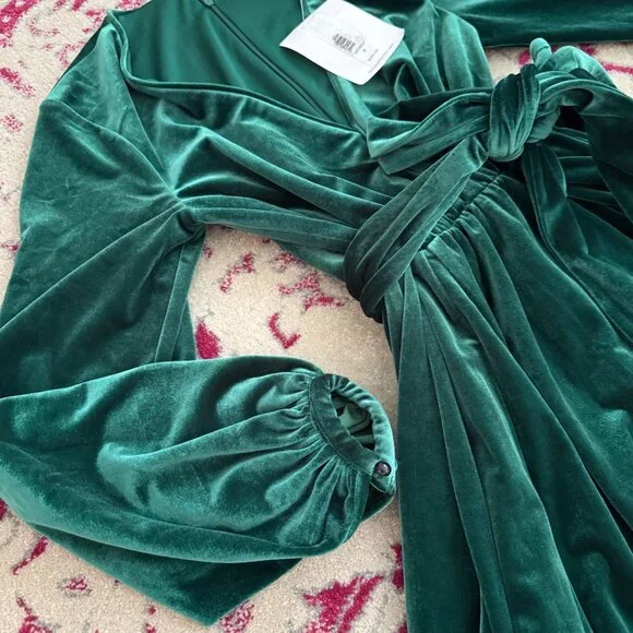 Badgley Mischka V-Neck Long Sleeve Green Velvet Dress - Size 0 - Picture 5 of 7